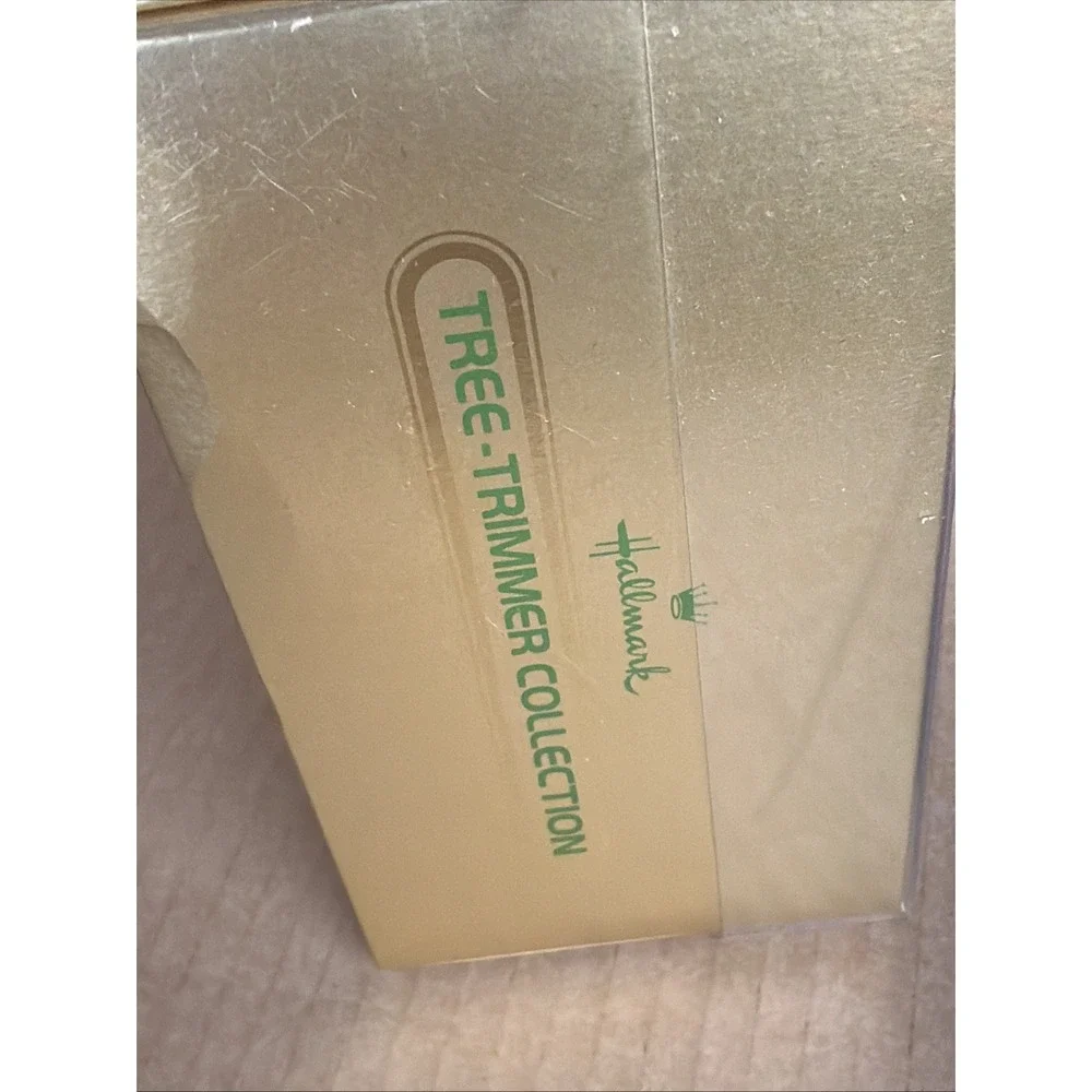 Vintage 1979 Hallmark Keepsake Ready For Christmas Birdhouse Ornament QX1339 Box